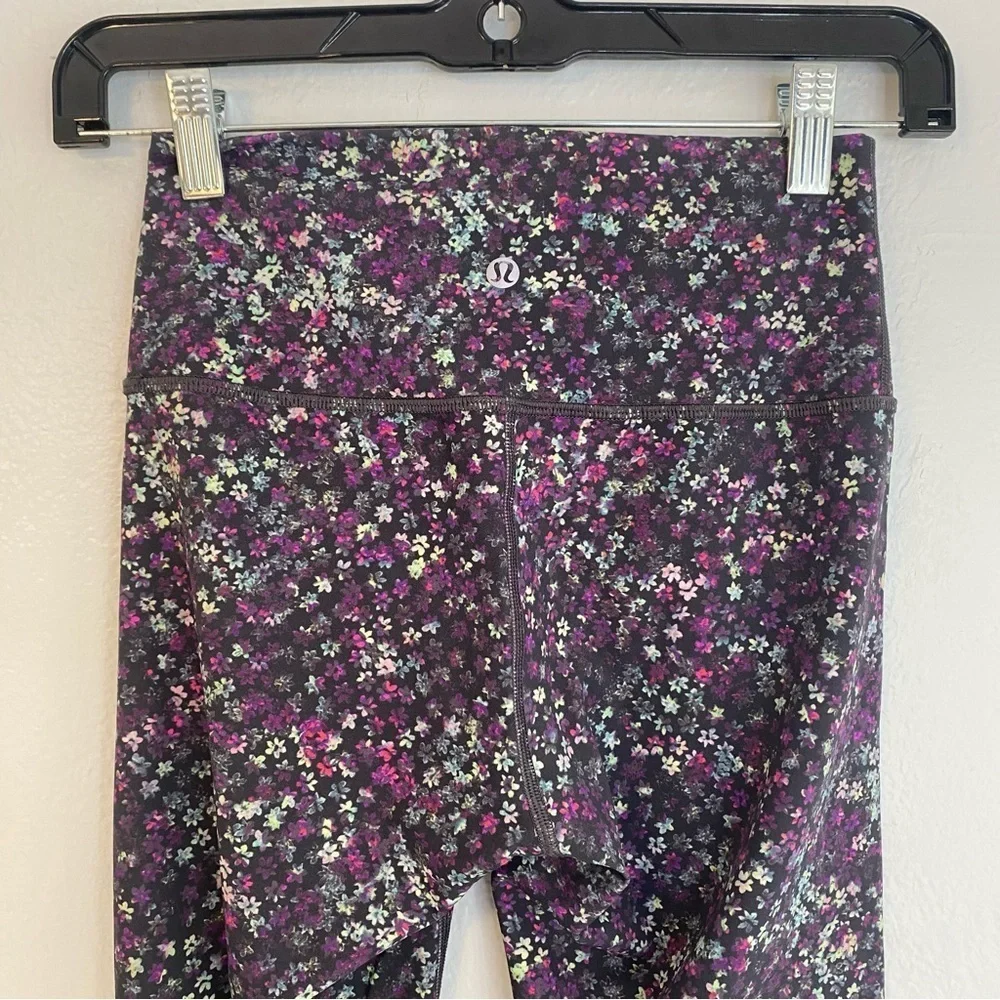 Lululemon Athletica high waisted vibrant Purple mini floral Leggings size 4